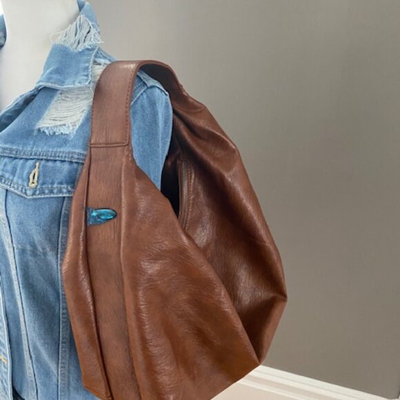 LARGE STYLE HOBO BAG. FAUX LEATHER. NWOT - Picture 9 of 9